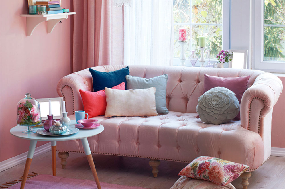 sofas-rosas-cojines-de-colores rosa pastel . credito midecoracion - Dona  Secret
